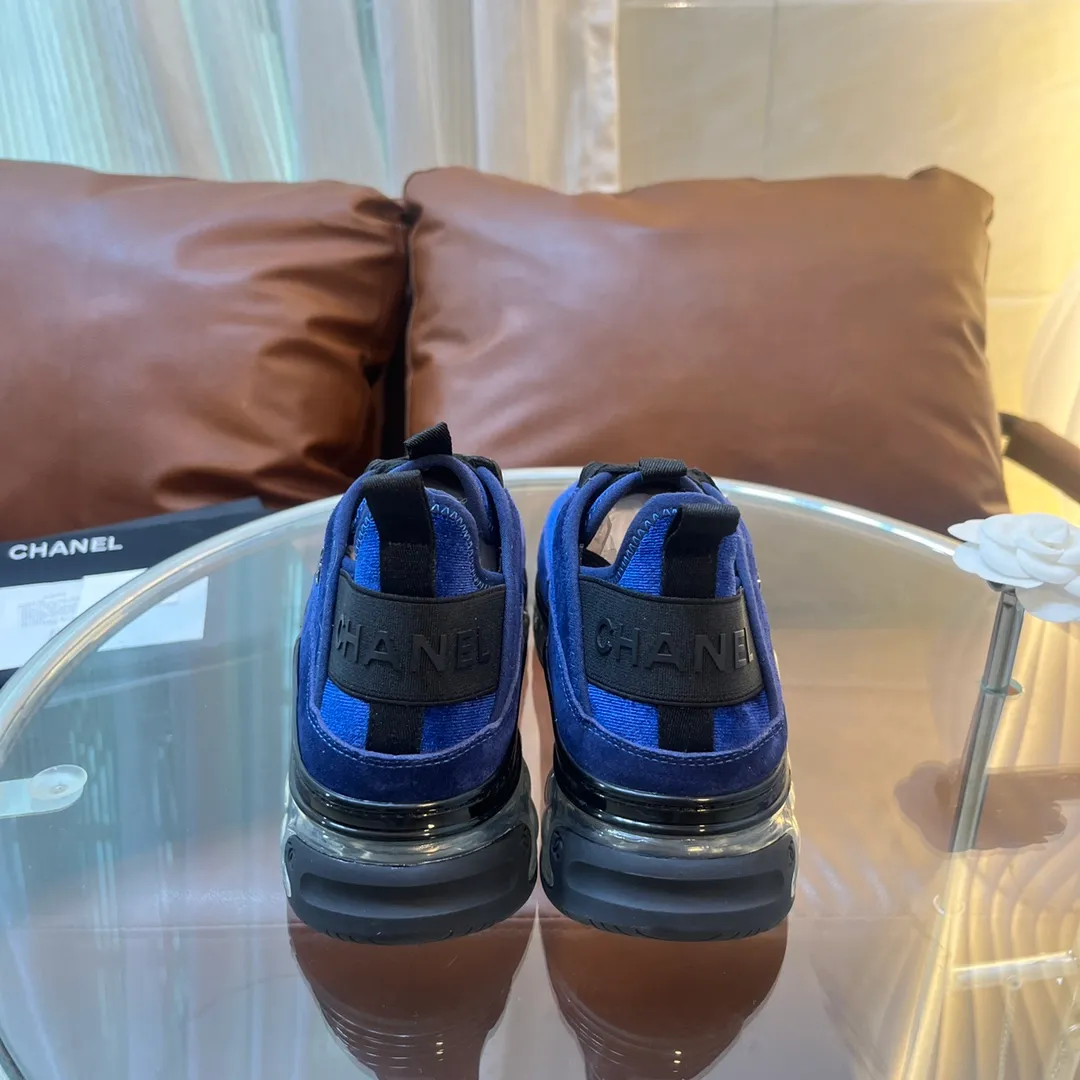 👟👟Ex-factory price 600👟👟 [Long-term supply of high-end versions] ⚠️Note: This model has many colors and the market has a complete range of colors. Welcome to consult ~ chanel Chanel Xiaoxiang casual sports shoes for couples and dad shoes for couples. The original version of the counter is 1:1, each color is accurately matched, and the internal standard is coded. ❣️Fabric material: original imported cow down + imported fabric, ❣️Inner material: imported breathable velvet, ❣️Outsole material: Original 1:1 mold opening, 3 layers of TPU ❣️Number of sizes: Women's 35-42 Men's 39-46 (Men's ➕10) Couple's version (with full set of high-end packaging)
